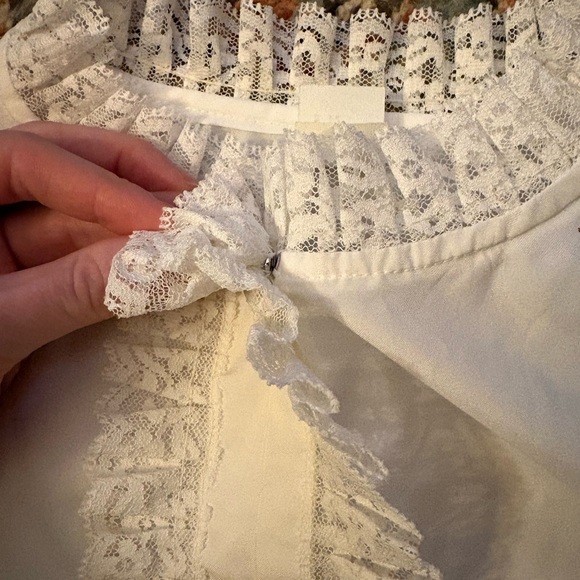 Vintage 1980s White Lace high neck button down Blouse Victorian style size 12 - Picture 5 of 6